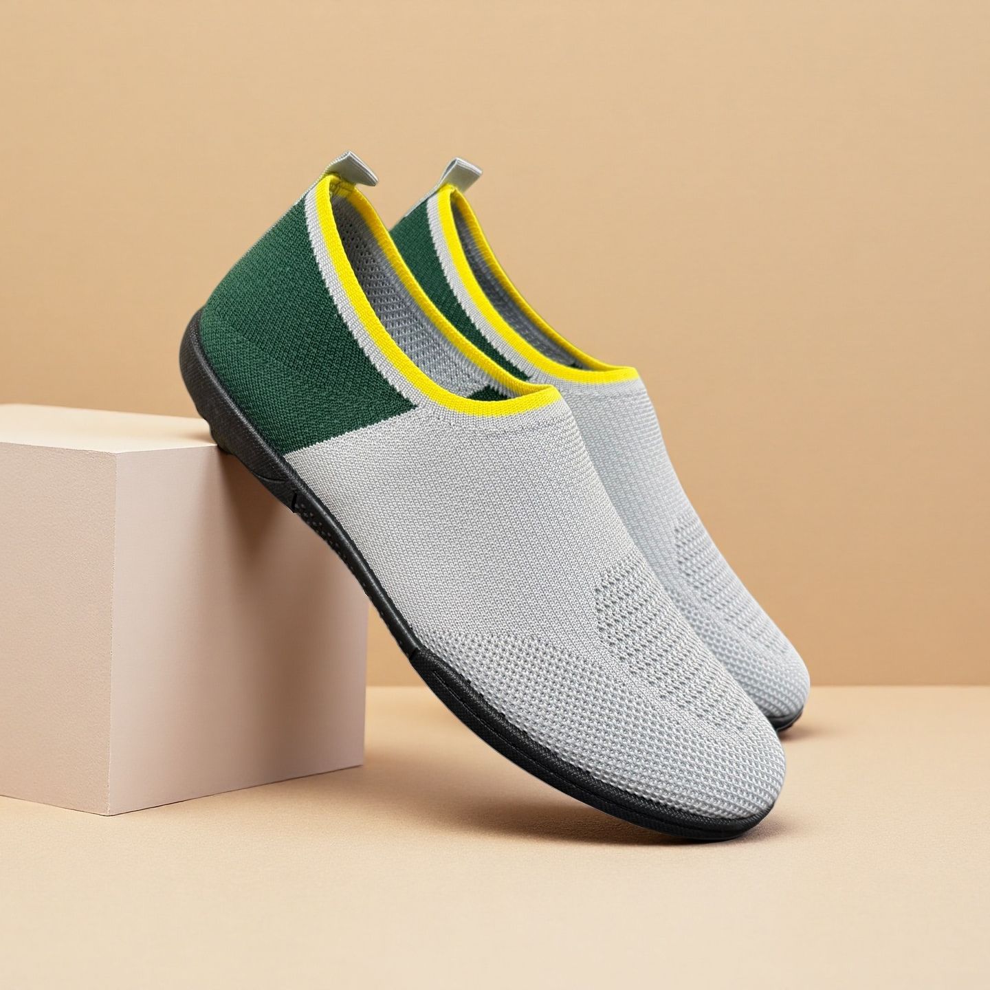 2026 nuevos zapatos casuales de un solo pie para hombres jóvenes cómodos calcetines ligeros de suela suave zapatos deportivos transpirables para interiores image 3