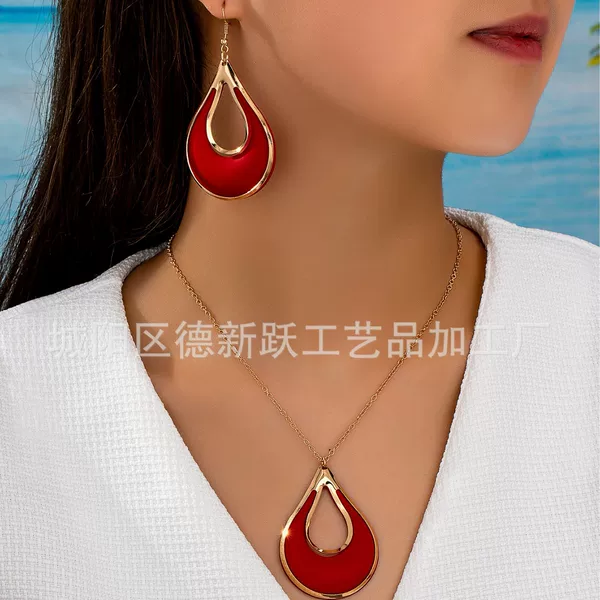 3-Piece Earrings and Necklace Set, Simple Japanese and Korean Style, Creative Water Drop Metal Spray-Painted Earrings and Necklace Set for Women