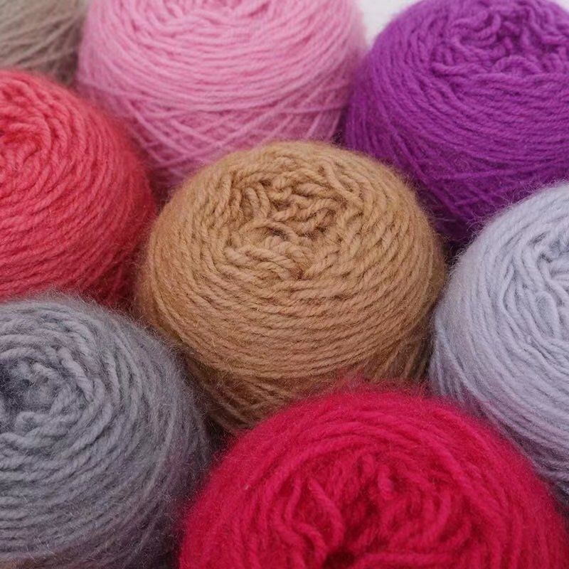 3两大团松鼠绒毛线亮丝毛线马海毛中粗线手工编织帽子围巾外套线