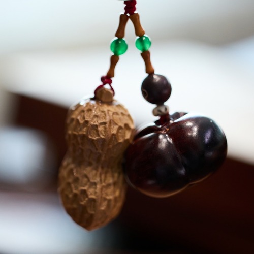 Good things happen peanut keychain persimmon persimmon wishful rosewood key pendant car key chain pendant trinket