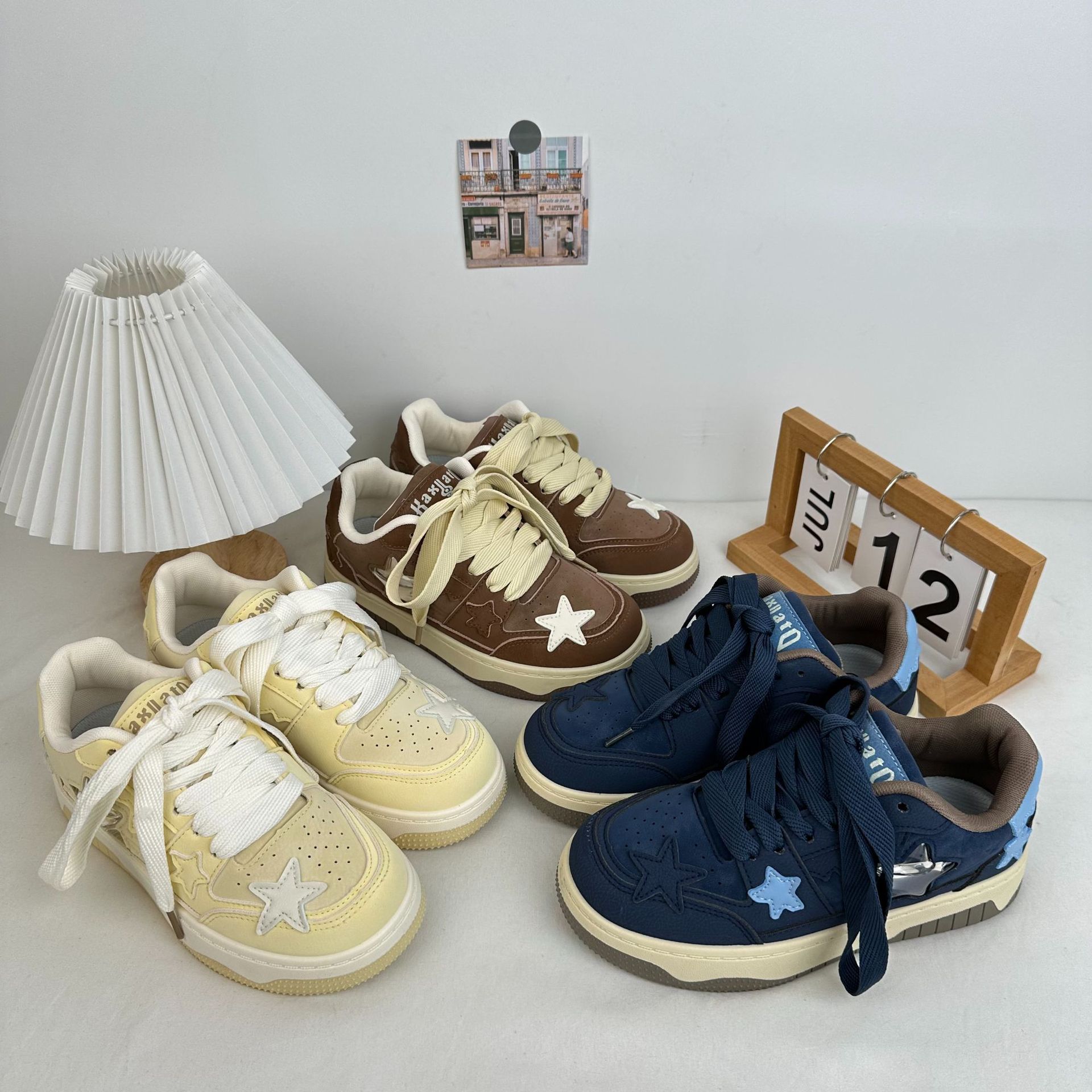 Zapatillas casuales de plataforma de onda lejana para mujer 2024 otoño nuevos zapatos de mujer versión coreana de los zapatos de lona de microfibra de estrellas de estilo ins