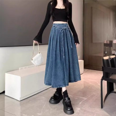 レトロなレギンスのデニムの半身のスカートの女性の春の新型の小さい体の中で長いスカートの腰はやせている気質のa字のスカートを現します。