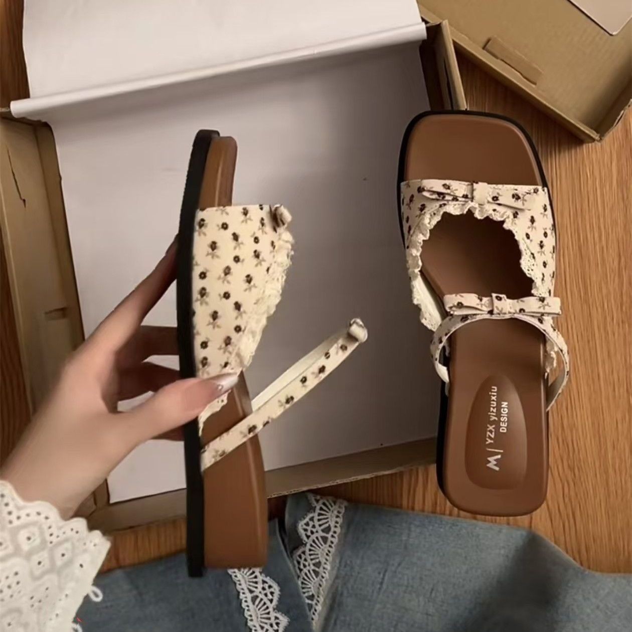 Zapatillas de encaje de arco de estilo francés, zapatillas de encaje de primavera para mujeres, nuevos zapatos de moda con una falda de suela gruesa image 3