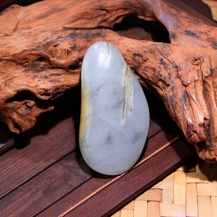 Jin Yutang Puyu Xinjiang Hotan Blue and white seed material original stone shape is simple, simple, full, genuine goods and straight hair