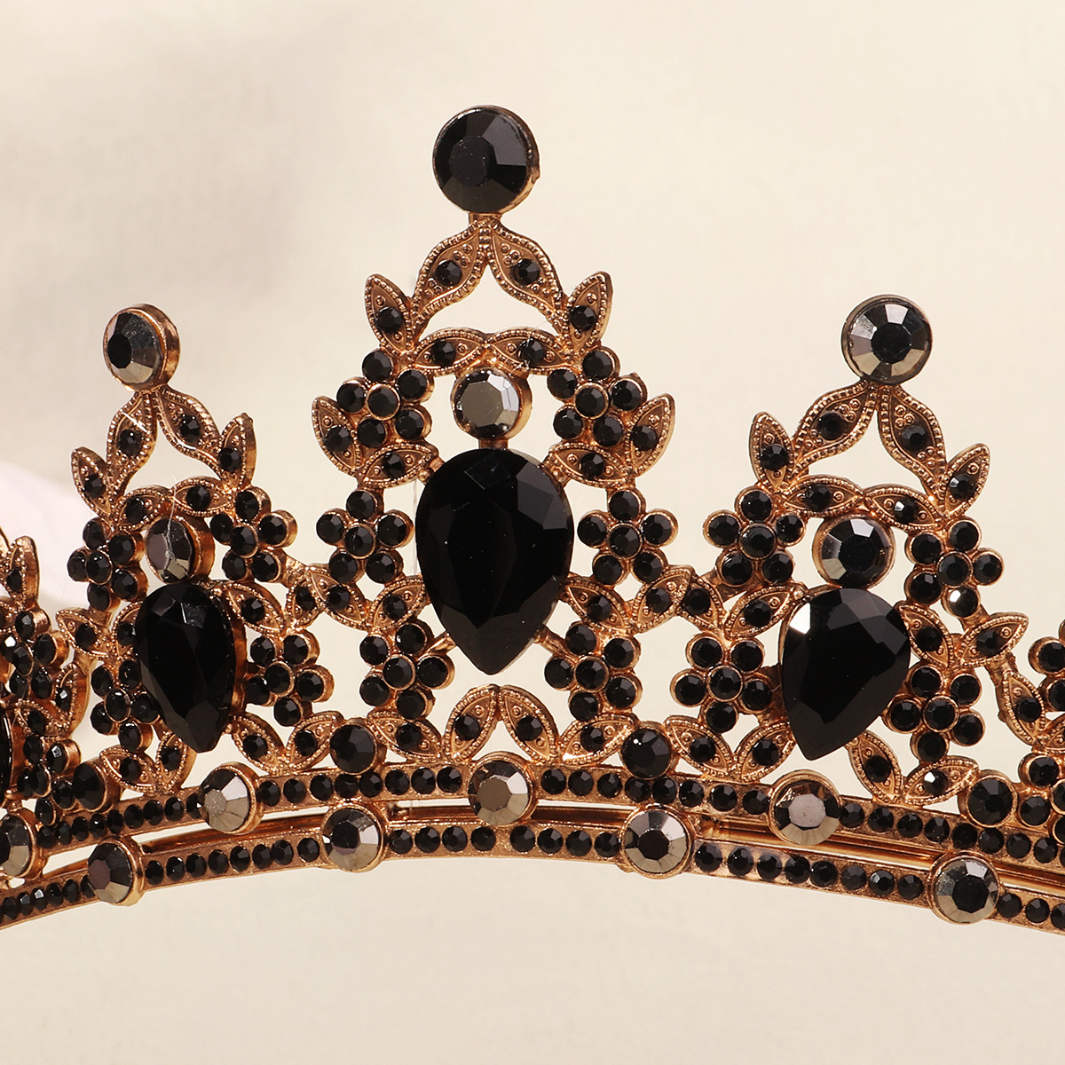 240g Weight Crown Hair Accessories Type Rhinestones, Pearl Inlay Material 1 Piece Quantity Wedding, Party Occasion Alloy Material Halloween Festival Crown Pattern Women's Gender Inlay Design Cool Style Style Halloween Cool Style Women's Crown Alloy Inlay Rhinestones Pearl Crown 4