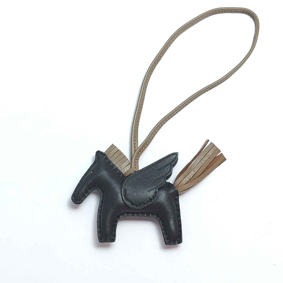Cute Angel Little Pegasus Colgante Pit Edition H Home Colgante de bolso de caballo cosido a mano Colgante de cuero de oveja Llavero Colgante