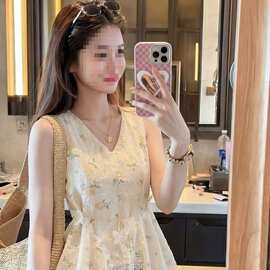 温柔系蕾丝花边无袖背心女2026夏季新款外穿显瘦遮肉法式气质上衣