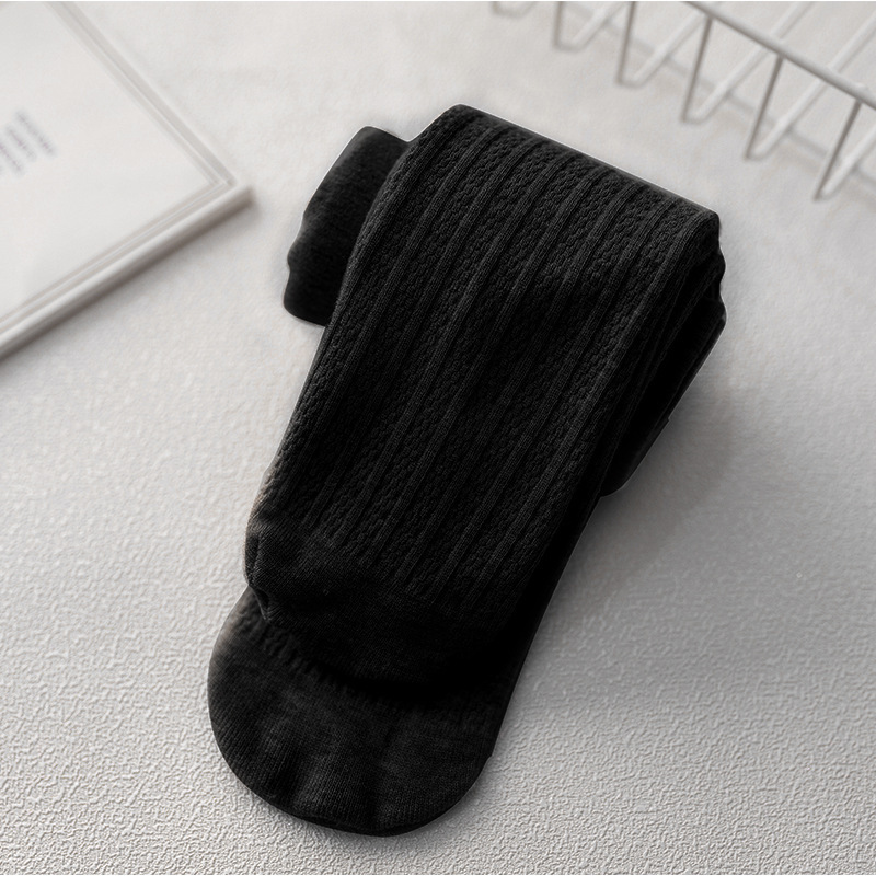 秋冬のベルベット麻花磨毛は子供のパンストの現物卸売りの新しい女の子が保温して足のズボンを踏む