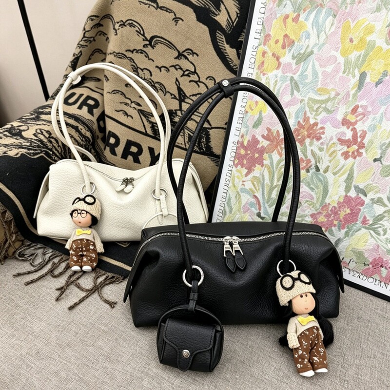 2026 New Simple and Stylish Niche Handbag for Women, Korean Version Versatile Commuting Underarm Bag with a High-End Feel, Made of PU Leather 2026 New Simple and Stylish Niche Handbag for Women, Korean Version Versatile Commuting Underarm Bag with a High-End Feel, Made of PU Leather