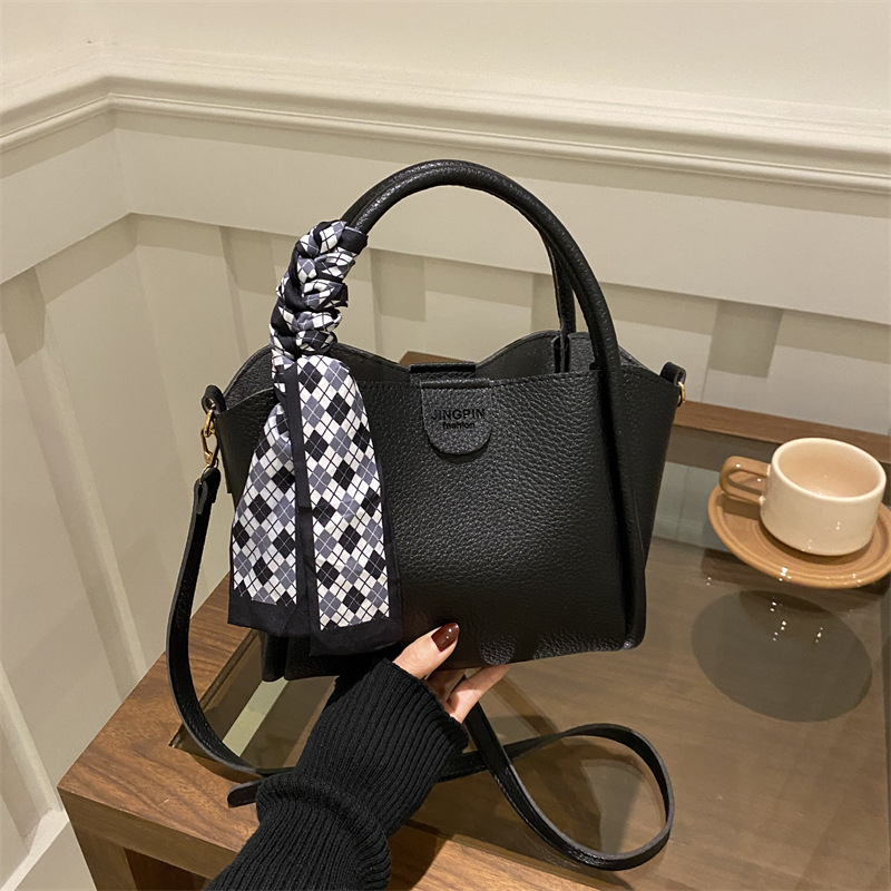 2024 invierno nuevo este año popular cubo de agua portátil de viaje versátil cesta de verduras de gran capacidad bolso de hombro de mujer