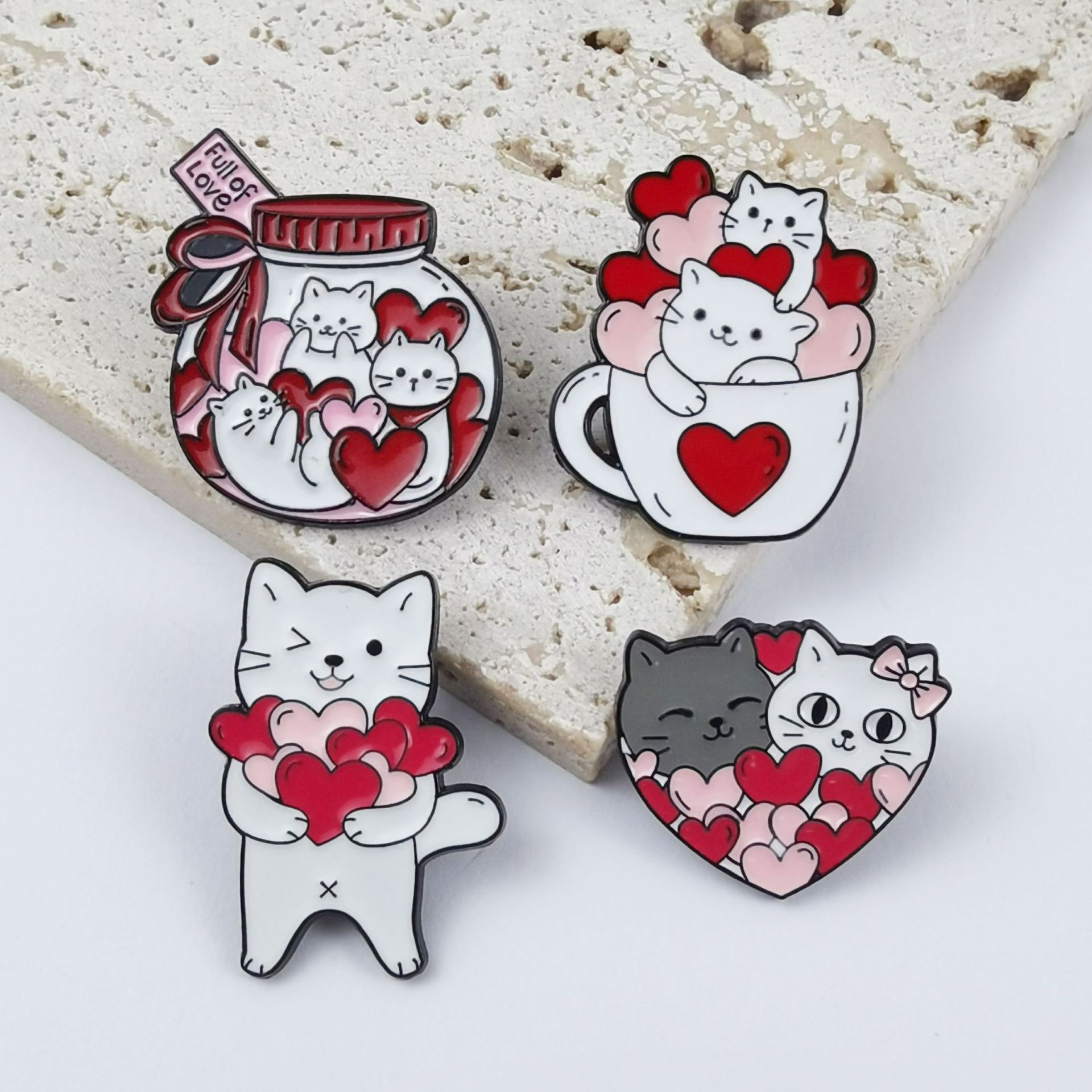 Cartoon Katzen Brosche Mit Herz Rotes Abzeichen Für Damen Und Herren_voghion.com