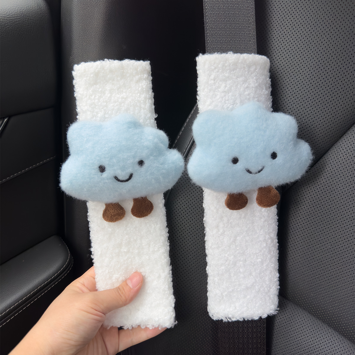 Car Interior Seatbelt Shoulder Protector, Lambswool Shoulder Pad with Cloud Decoration