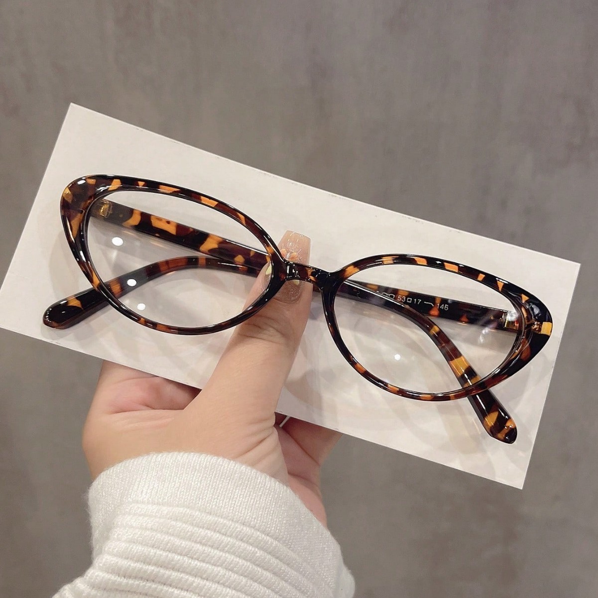 Trendige Blaulichtfilterbrille für Damen – stilvoll, vielseitig, kein Make-up nötig, hauttonaufhellend, künstlerischer Stil, auch für Herren geeignet_voghion.com