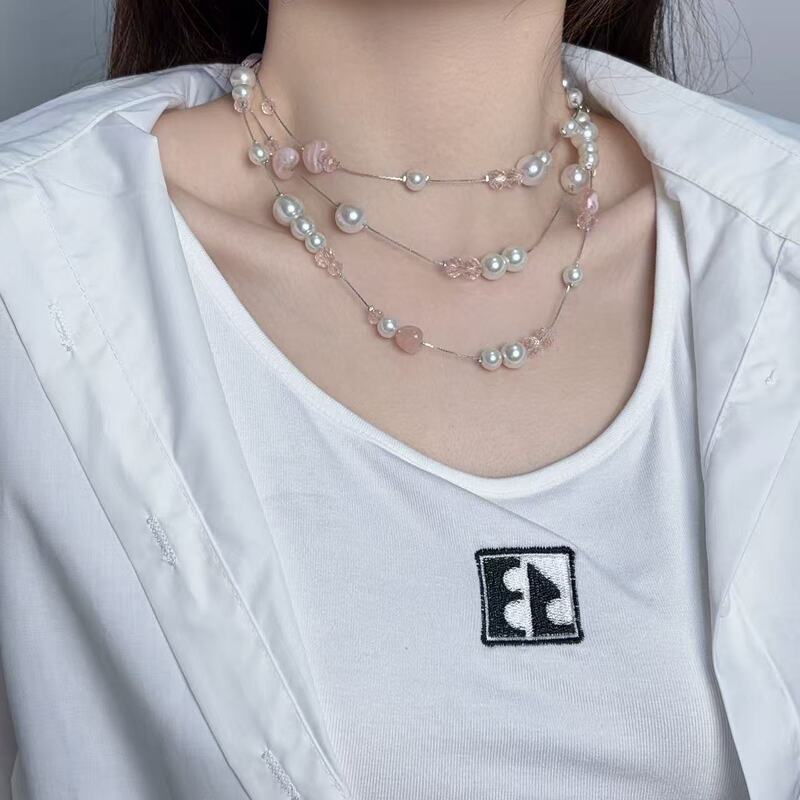 French-Style Light Luxury Multi-Layered Pink and White Heart-Shaped Clavicle Chain with a Stackable Design, Niche Neck Chain Accessory French-Style Light Luxury Multi-Layered Pink and White Heart-Shaped Clavicle Chain with a Stackable Design, Niche Neck Chain Accessory
