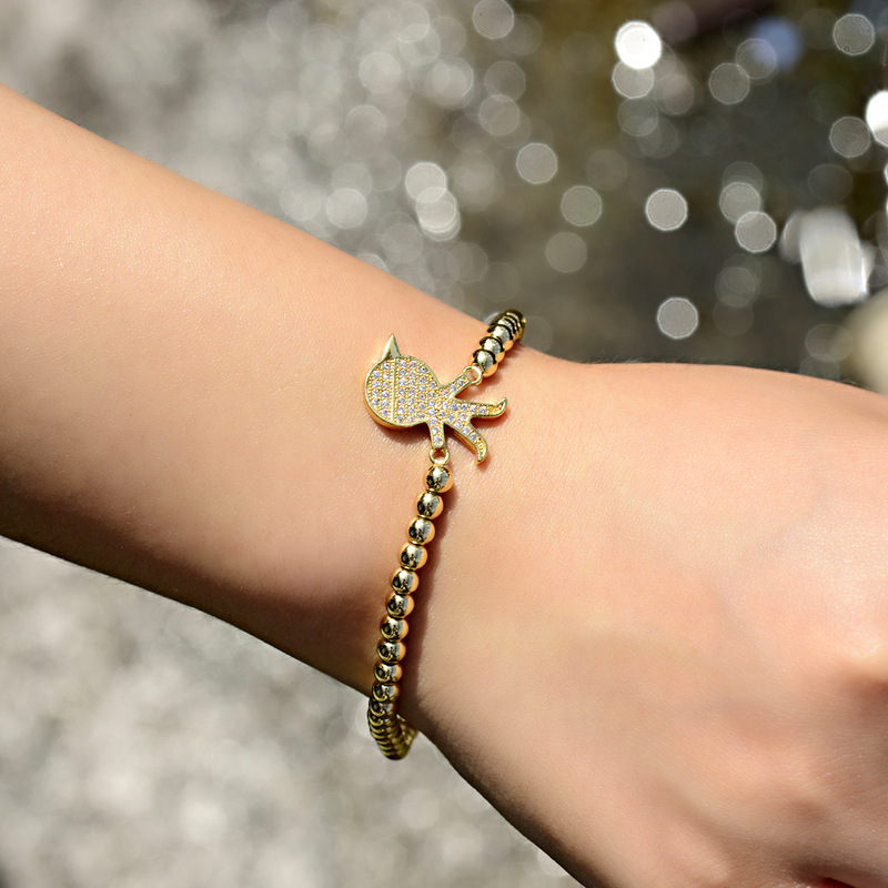 Foreign trade cross-border color-retaining copper bead bracelet hand-holding human-shaped pendant couple bracelet micro inlaid zircon non-fading light luxury