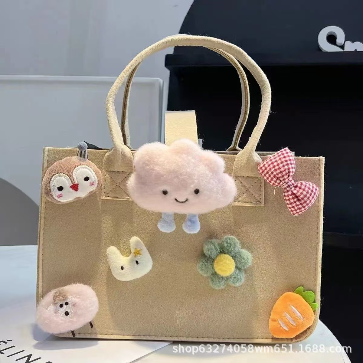 Fabricantes al por mayor en línea sobre rojo bolso de fieltro bolso de mano regalo de dibujos animados bolso de fieltro promoción de apertura bolso de regalo almacenamiento