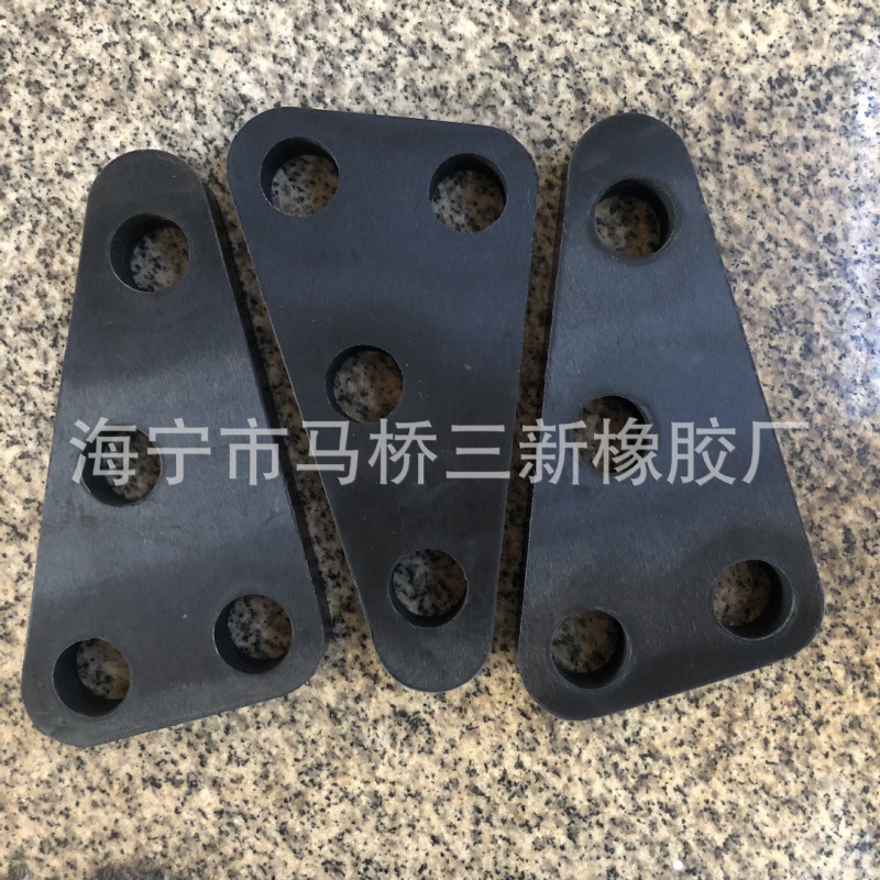 橡胶三角防水垫 减震橡胶垫 防滑橡胶垫 异形件橡胶垫 天然橡胶垫