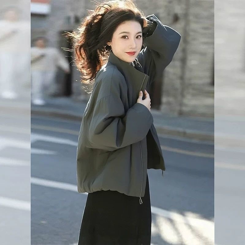 灰色高级感冲锋衣外套女2026秋冬新款小个子短款超好看夹克上衣