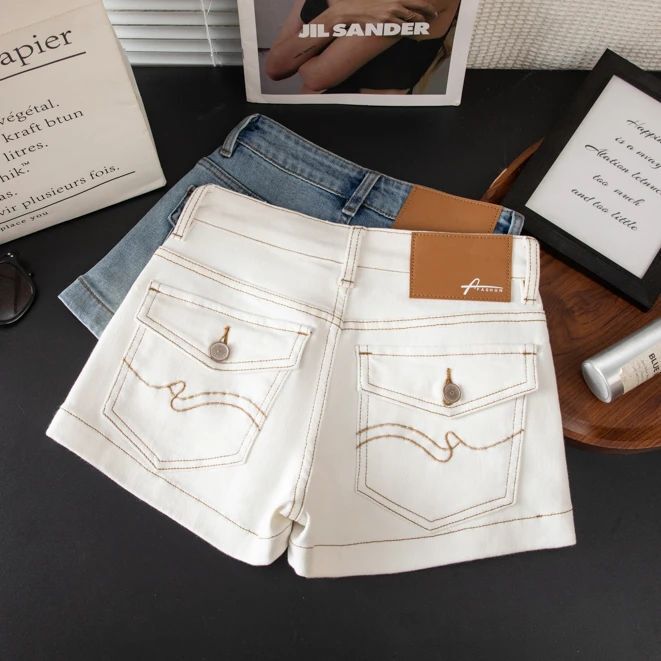 Summer youthful flip-over A-line denim shorts for women, low-waisted, off-white, tight-fitting, versatile, stretchy, slimming, hip-hugging hot pants