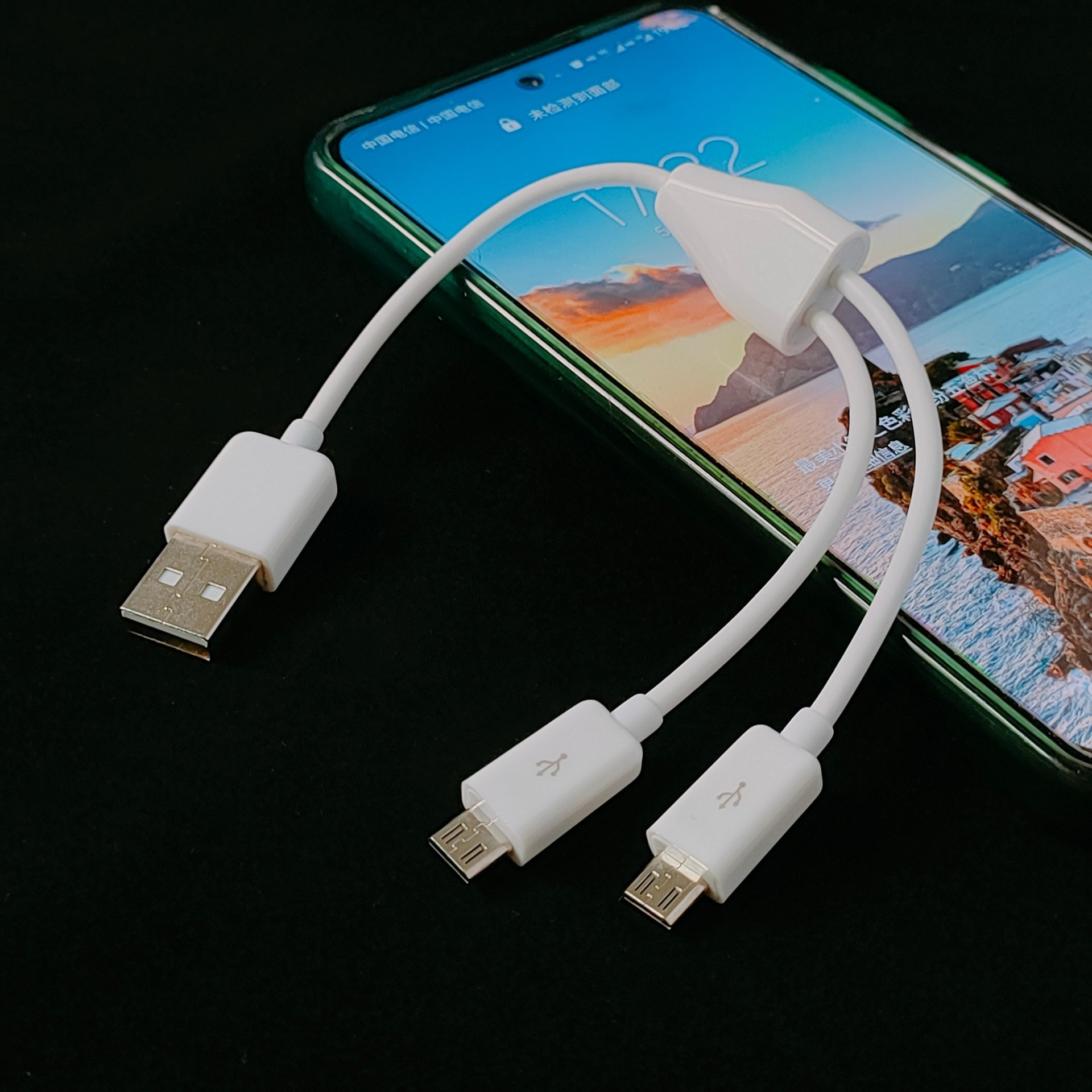 Cavo dati MICRO USB 1/2 da 20 cm per caricare contemporaneamente 2 telefoni Android_voghion.com