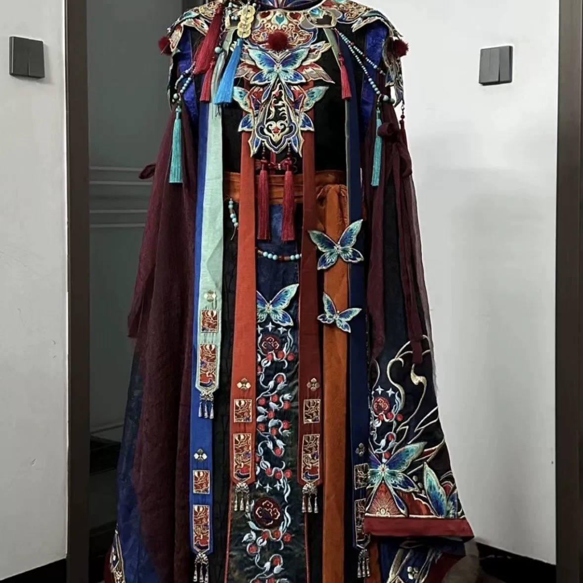 Ханфу для женщин [Нуо Опера] в театральном стиле и с традиционными китайскими элементами, новый сказочный стиль династии Мин от Джие Ючена, красивый.