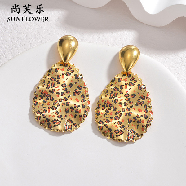 retro elegant fashionable earrings drop-shaped stainless steel