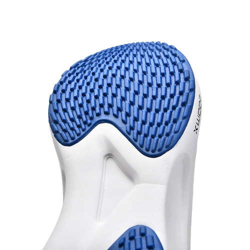 New Sports Shoes Breathable Mesh Flyknit Running Shoes Comfortable Soft Sole Shock Absorbing Running Shoes for Middle School Students Physical Education Shoes