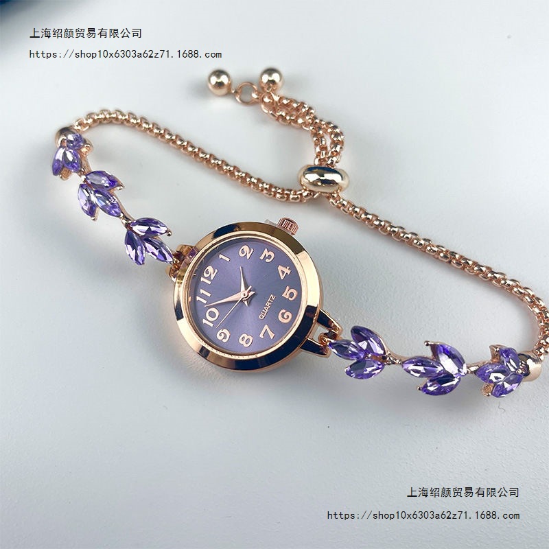 Vintage Fashion Niche High-End Quartz Watch with Rhinestones, Light Luxury Adjustable Women's Bracelet Watch in Red