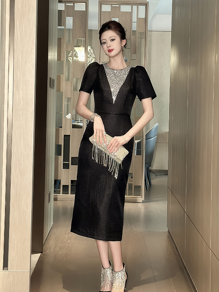 Đầm ôm body nữ kiểu Pháp đính cườm cổ tròn thiết kế vừa vặn — Màu đen