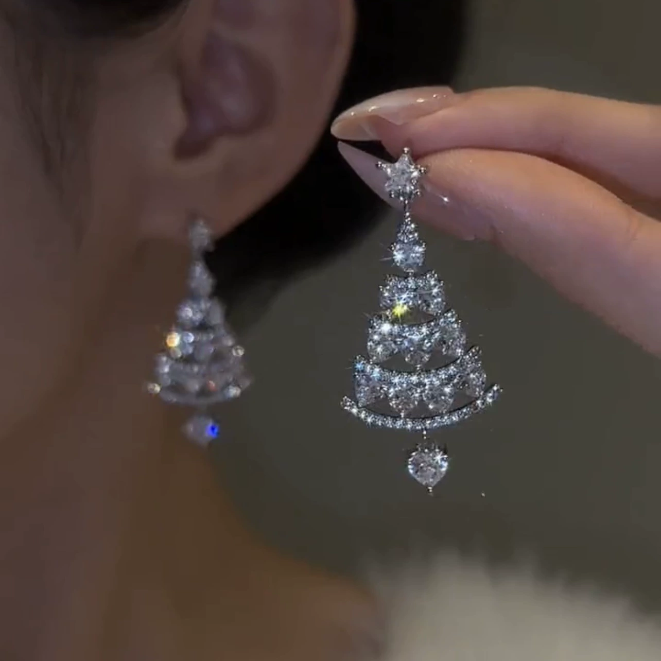 Серьги из циркона в форме сердца, серебро 925, швенза-игла, лёгкая роскошь, со снежинками