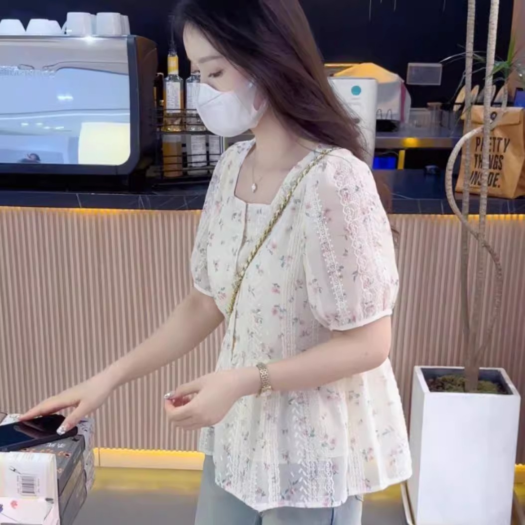 Áo sơ mi nữ cổ vuông ren tay phồng họa tiết hoa nhỏ dáng ngắn — Hoa nhỏ chi tiết 2