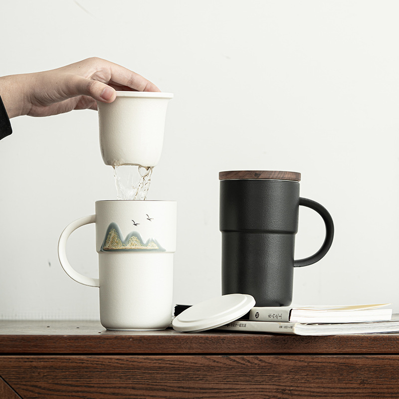 手描きの遠山《大容量》陶磁器のお茶の分離の湯飲みの蓋が付いています。|undefined