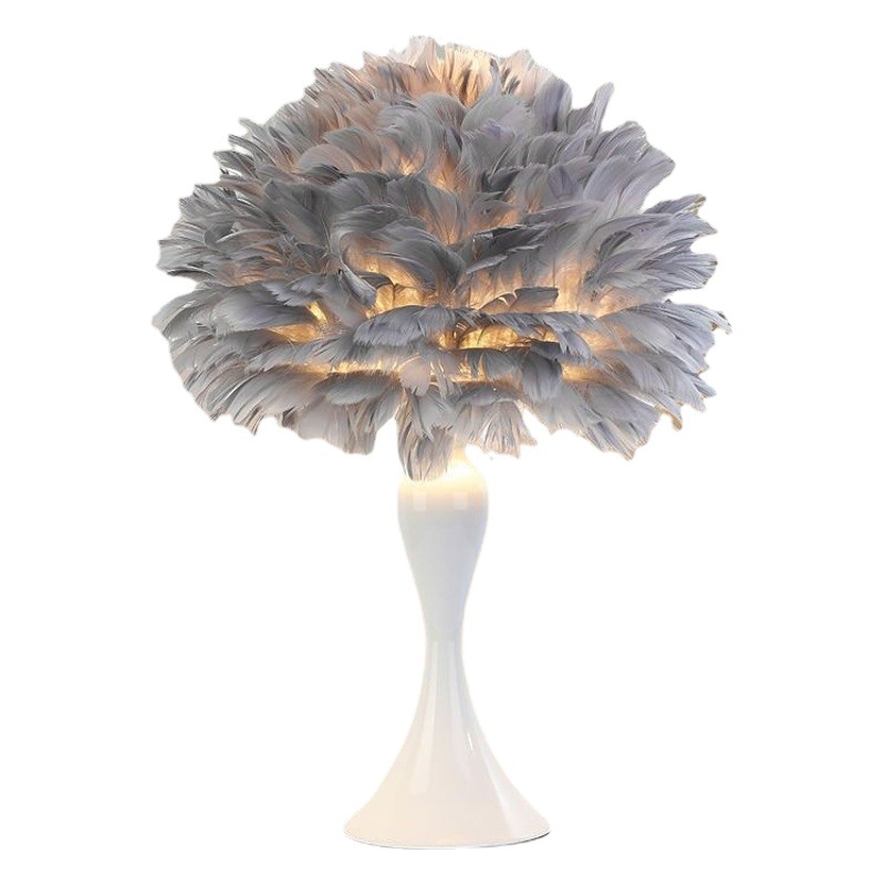 Pluma lámpara de mesa dormitorio lámpara de noche ins chica creativa simple moderna noche luz boda habitación cálida Lámpara decorativa