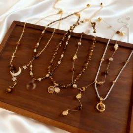 耳环;项链;手链