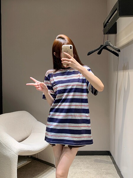 miumiu25 여름 로고 문자 자수 루즈하고 다재다능한 레이어드 스트라이프 라운드 넥 반팔 티셔츠 탑 여성용 트렌디
