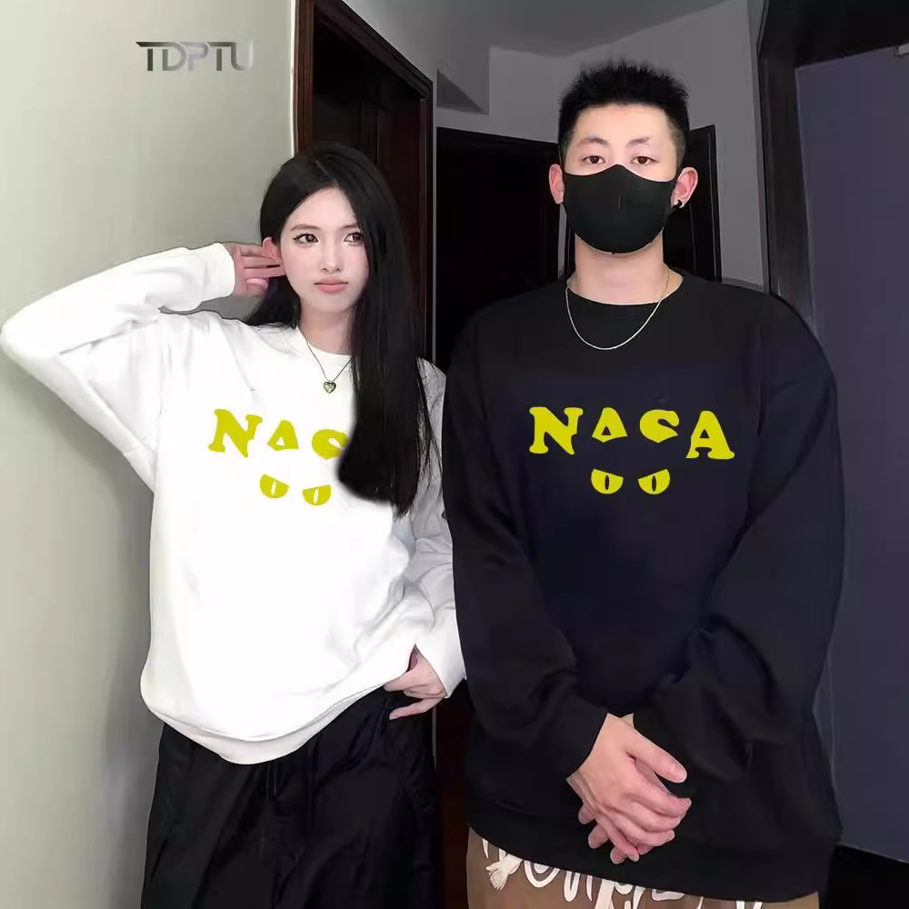 다른 커플 옷 2024 새로운 가을과 겨울 귀여운 재미있는 편지 같은 색 높은 감각 세트