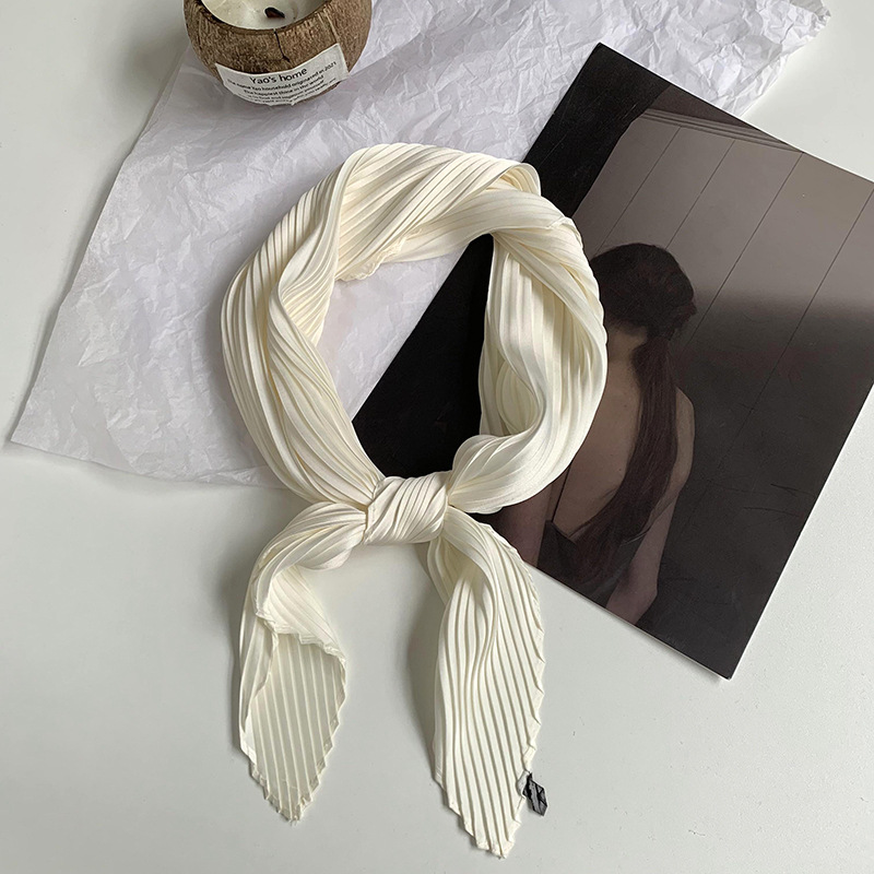 Pañuelo de seda de alta calidad nuevo estilo de color sólido arrugado bufanda de seda para mujer bufanda en forma de diamante versión coreana de la bufanda de seda de imitación pequeña bufanda en la cabeza banda para el cabello