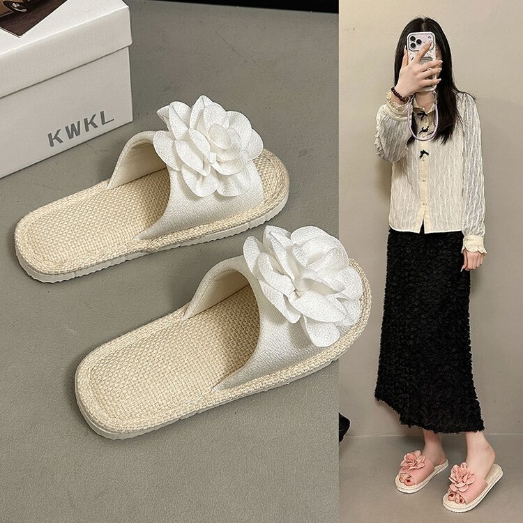 Sweet Floral Flip-Flops for Women, New Summer Style, Soft-Soled, Non-Slip, Vacation Style, Beach-Friendly, Water-Resistant Sandals Sweet Floral Flip-Flops for Women, New Summer Style, Soft-Soled, Non-Slip, Vacation Style, Beach-Friendly, Water-Resistant Sandals