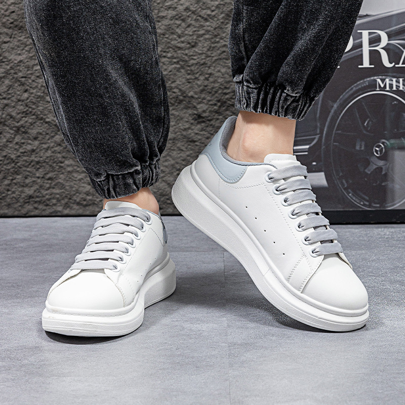 Popular Xuan McQueen zapatos blancos para estudiantes femeninos nueva pareja versátil aumento de la altura clásica zapatillas Zapatillas de deporte de los hombres