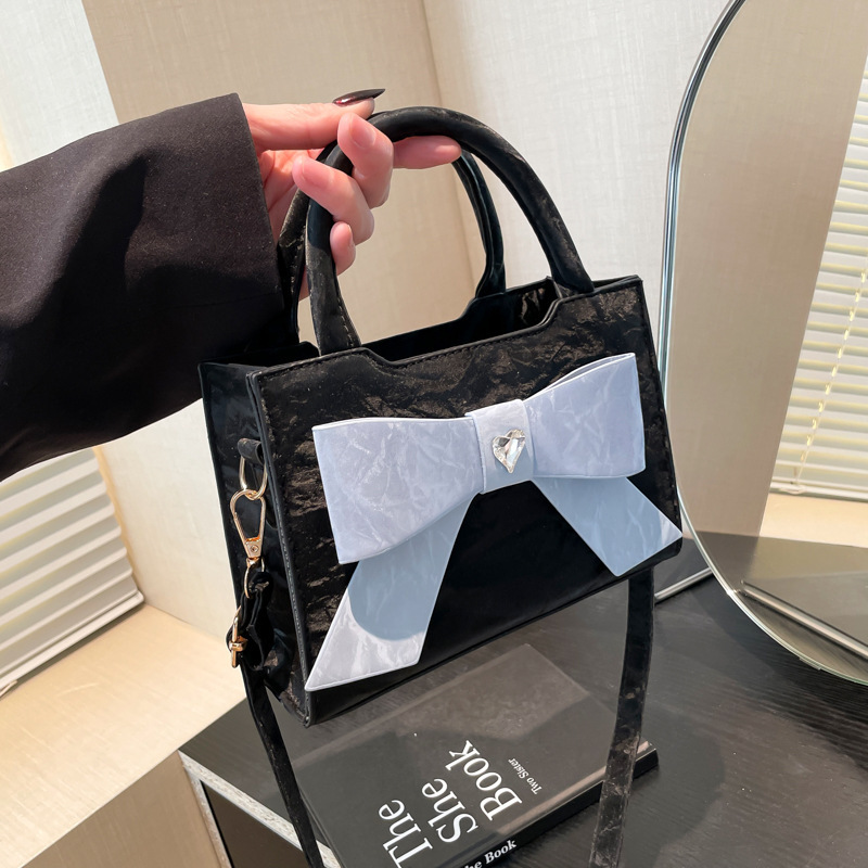 ファッションの蝶結びの片肩のハンドバッグの女性の潮2025新型のファッションの斜めのショルダーバッグのシンプルな女性のカバンの小さい方のカバンの女性|undefined