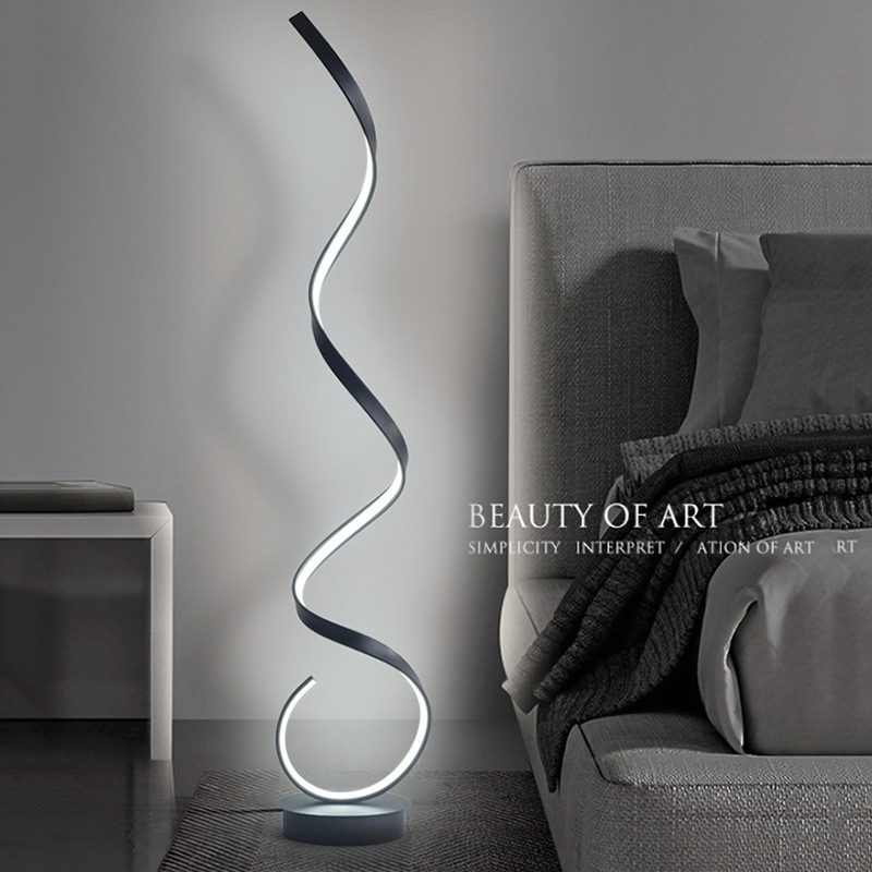 Lámpara de pie, sentido de diseño minimalista, sala de estar nórdica, sofá, esquina de red roja, atmósfera ondulada, luz lineal, espectro completo