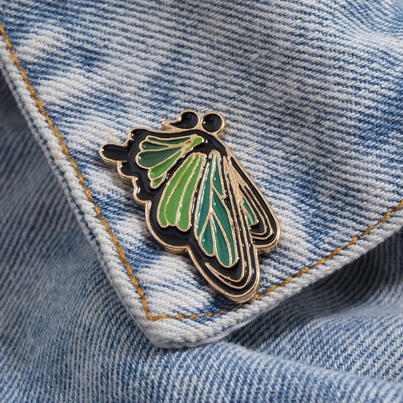 Nueva aleación europea y americana aceite goteo mariposa broche vintage insecto PIN personalizado color esmalte ramillete camisa Accesorios