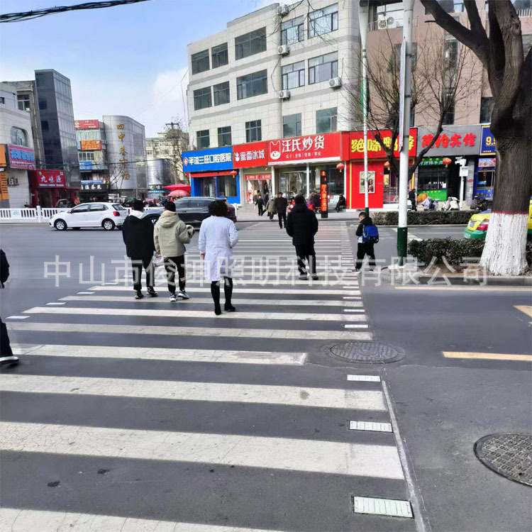 智慧斑马线发光地砖灯交通安全警示灯人行道辅助指示灯