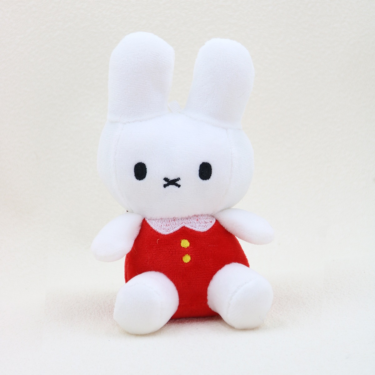 红色毛绒小兔