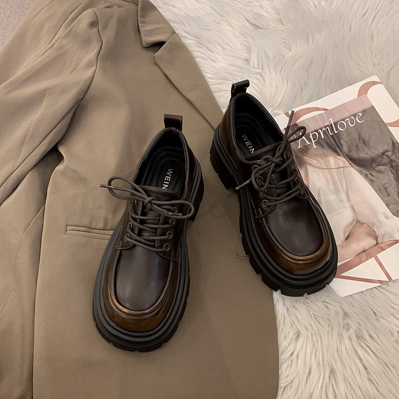 Zapatos de cuero negro para las mujeres 2024 primavera nuevo todo-fósforo de suela gruesa estilo británico mocasines populares estilo preppy JK zapatos de una sola capa