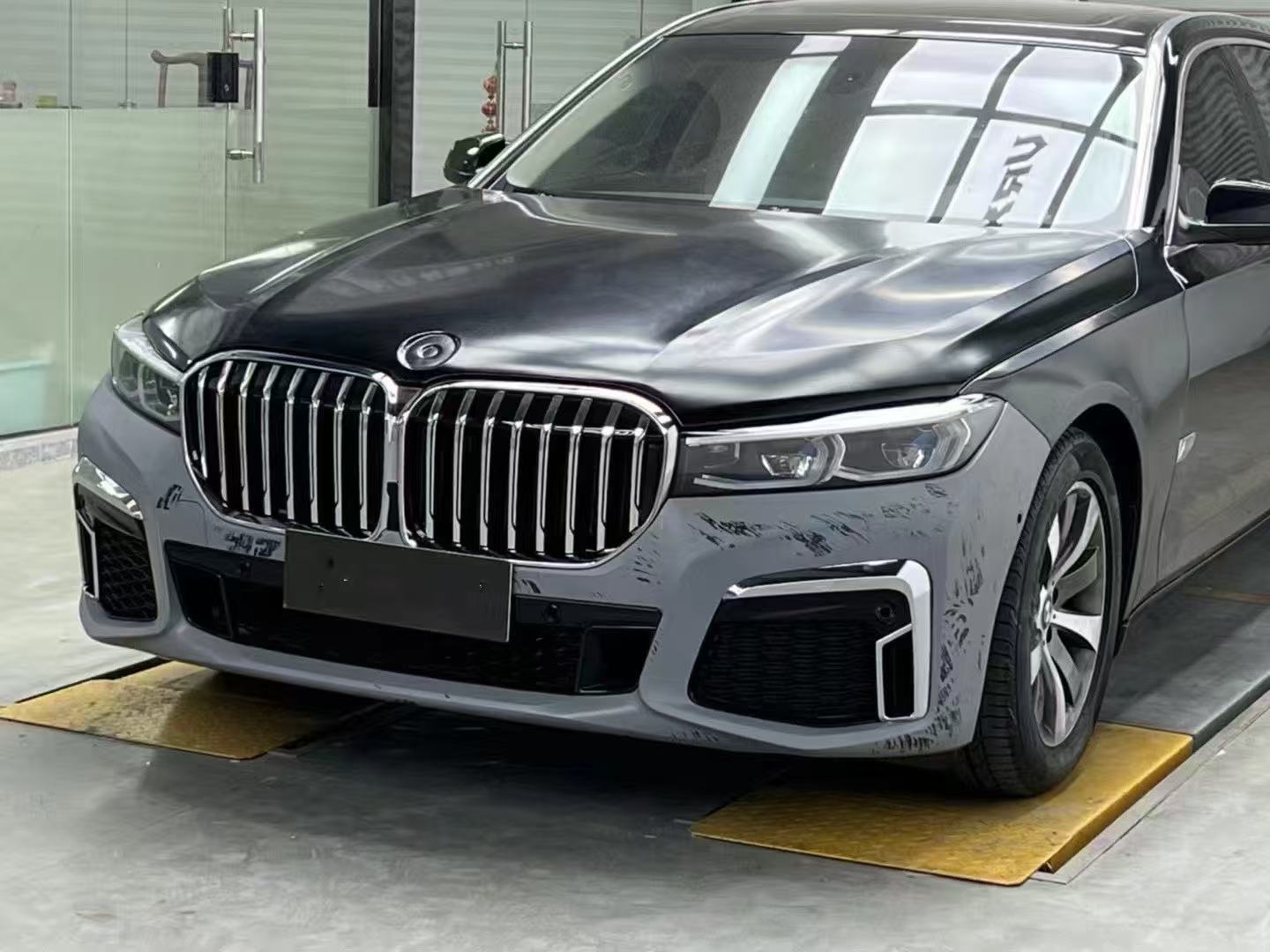 Suitable for BMW 7 Series F02, upgraded from the old model to the new 09-15 model, modification without cutting, G12 sports body kit