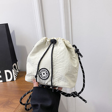 ���K���s�μ��������Ů2025�¿����eˮͰ��ײɫ�֙C������б���