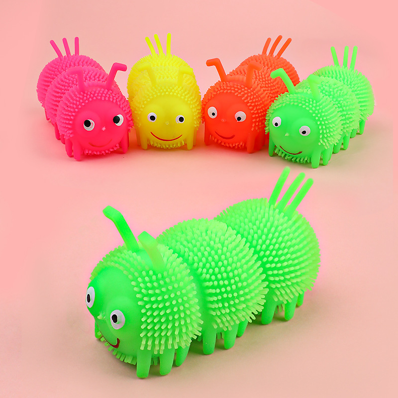 Venta caliente Caterpillar bola elástica luminosa Bola de ventilación de flash Luminoso puesto de juguete suministro de plaza de mercado nocturno