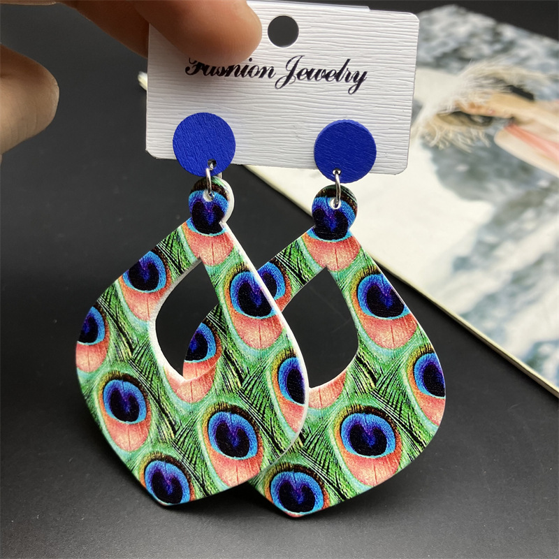 1 Pair Bohemian Water Droplets Feather Stoving Varnish Hollow Out Wood Drop Earrings display picture 3