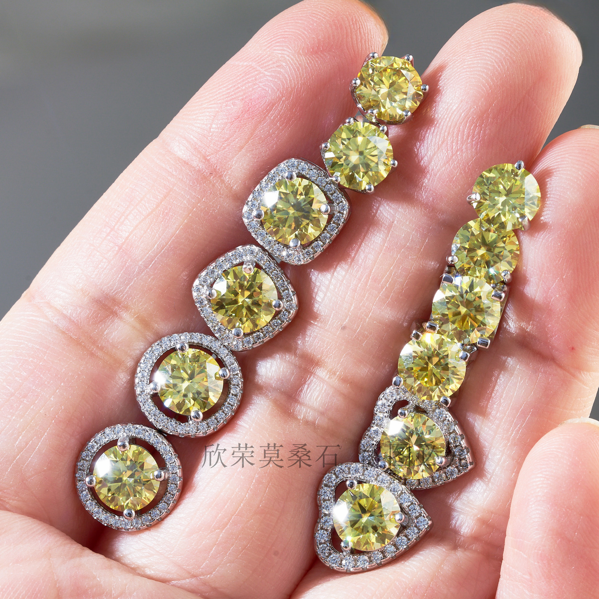 Los pernos de piedra moissan transfronterizos en vivo solo para el mayorista 1CT6.5mm * 2 con certificado GRA de pernos de plata pura